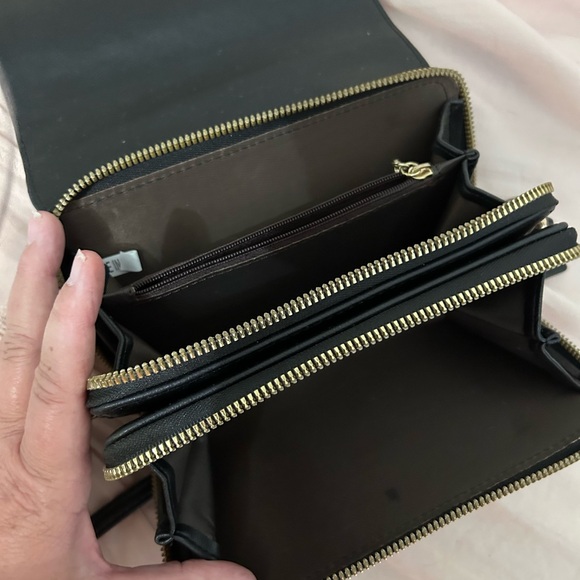 Forever Yaung cross body - Picture 2 of 3